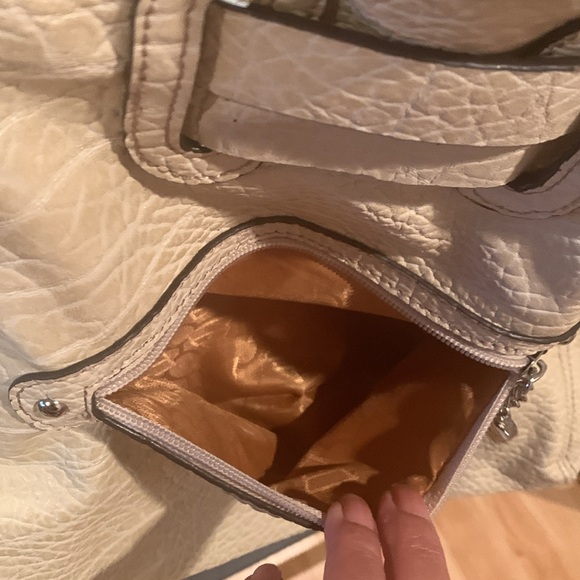 Cream Color hand/shoulder handbag - Picture 3 of 12
